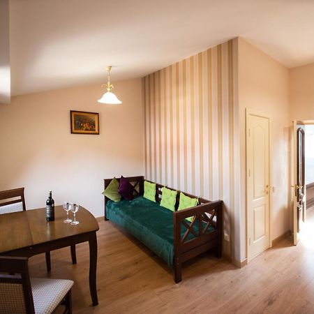 Apart Yaroslava Osmomysla 9 Square - City Center Lviv Ngoại thất bức ảnh