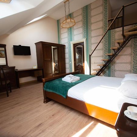 Apart Yaroslava Osmomysla 9 Square - City Center Lviv Ngoại thất bức ảnh
