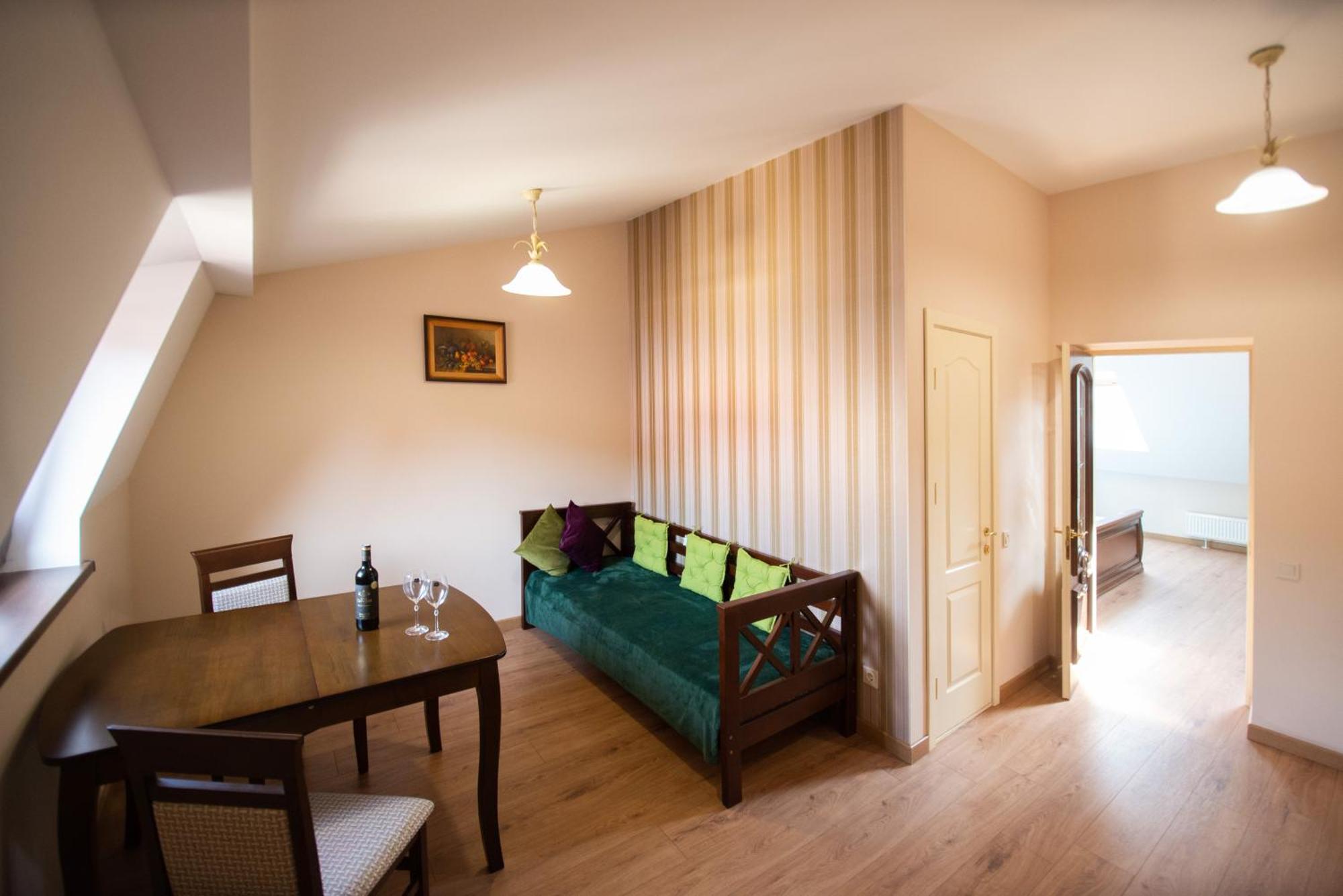 Apart Yaroslava Osmomysla 9 Square - City Center Lviv Ngoại thất bức ảnh