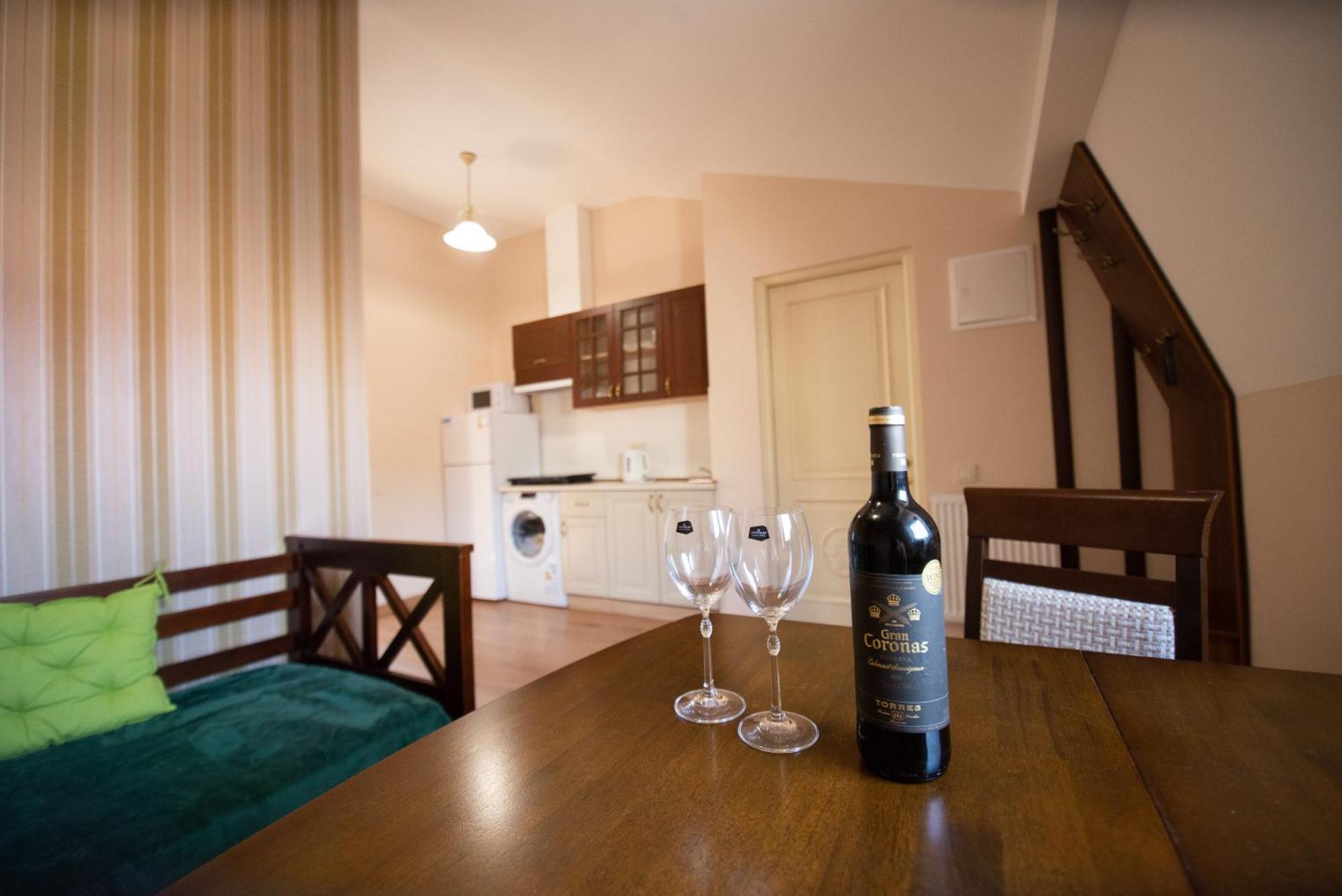 Apart Yaroslava Osmomysla 9 Square - City Center Lviv Ngoại thất bức ảnh