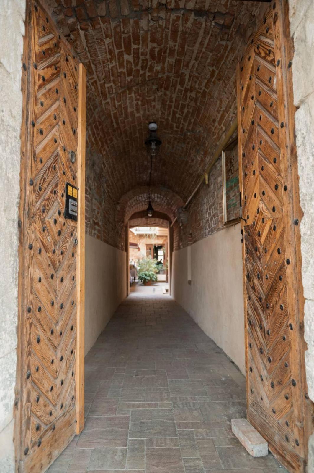 Apart Yaroslava Osmomysla 9 Square - City Center Lviv Ngoại thất bức ảnh