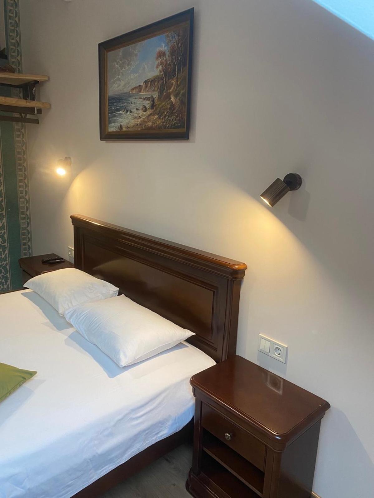 Apart Yaroslava Osmomysla 9 Square - City Center Lviv Ngoại thất bức ảnh