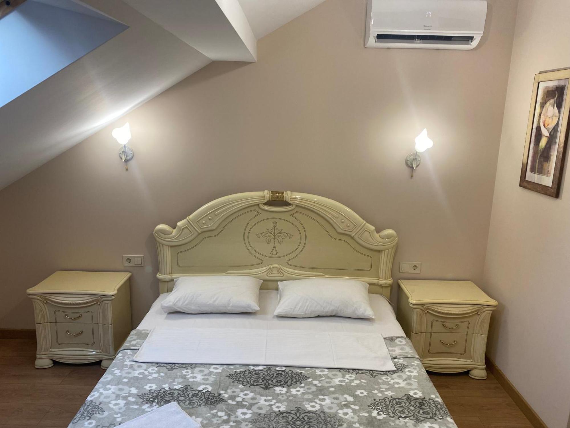 Apart Yaroslava Osmomysla 9 Square - City Center Lviv Ngoại thất bức ảnh