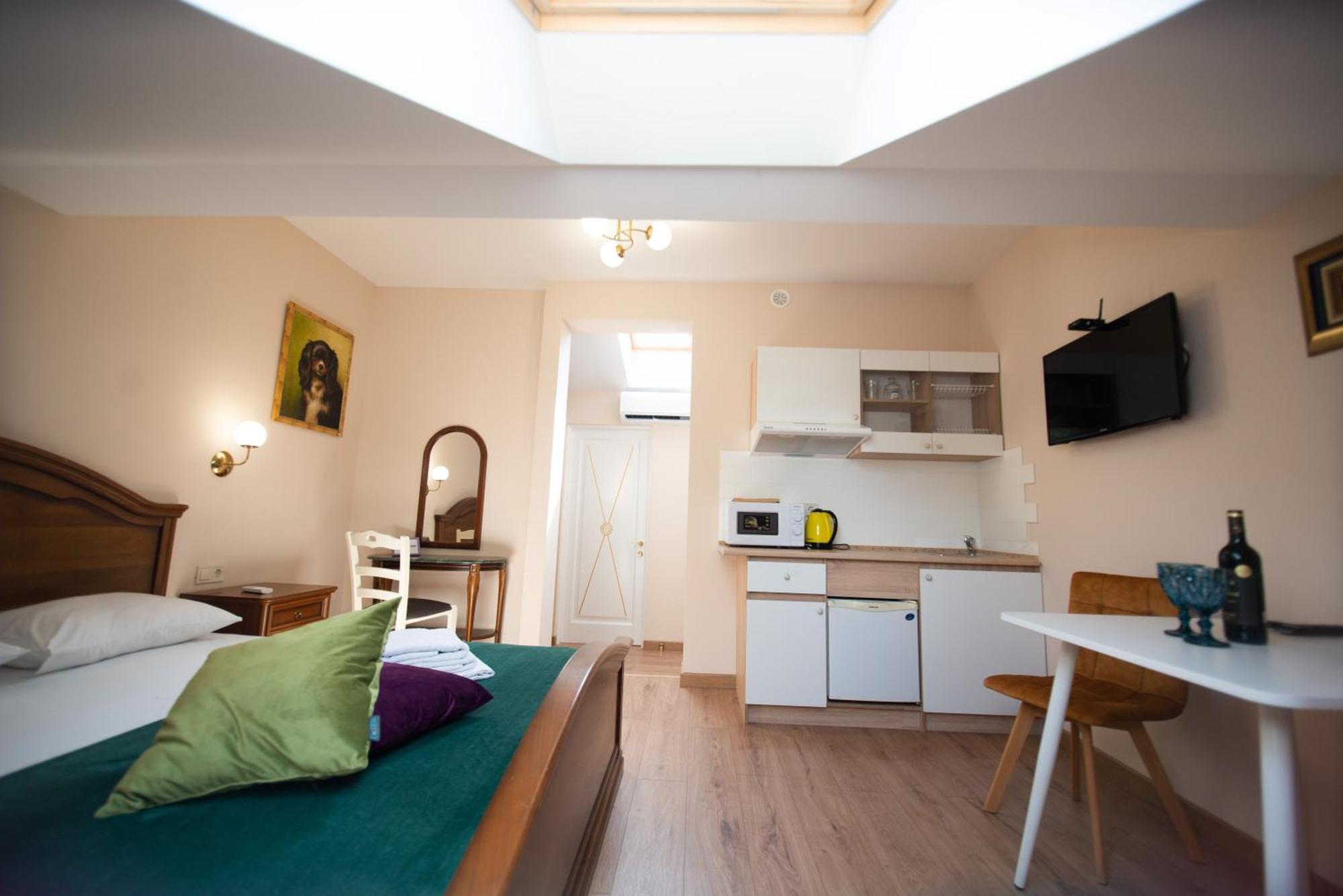 Apart Yaroslava Osmomysla 9 Square - City Center Lviv Phòng bức ảnh